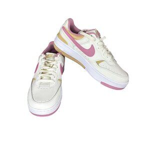 Nike Womens Gamma Force Sneakers Soft Pear/Elemental Pink Size 8